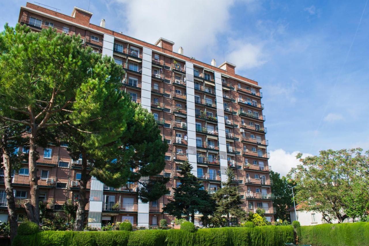 Happy People Maragall Barcelona Exterior foto